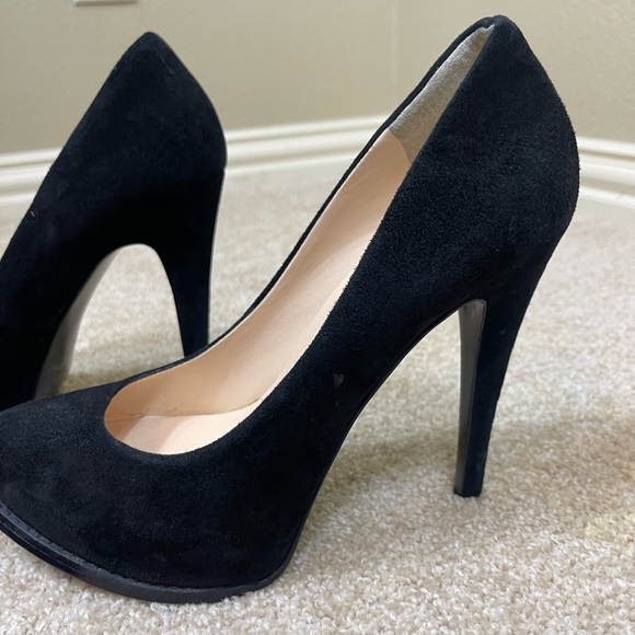 Guess black suede 4 inch pumps - Picture 1 of 7